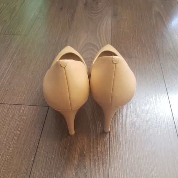 Pegabo Heels - Picture 2 of 9